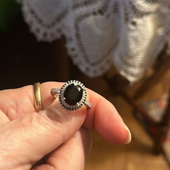 🖤 925 Sterling Silver Oval Cut Black Onyx & White Lab-Created Diamonds Ring - Picture 4 of 16